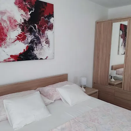 Nirvana Apartment *